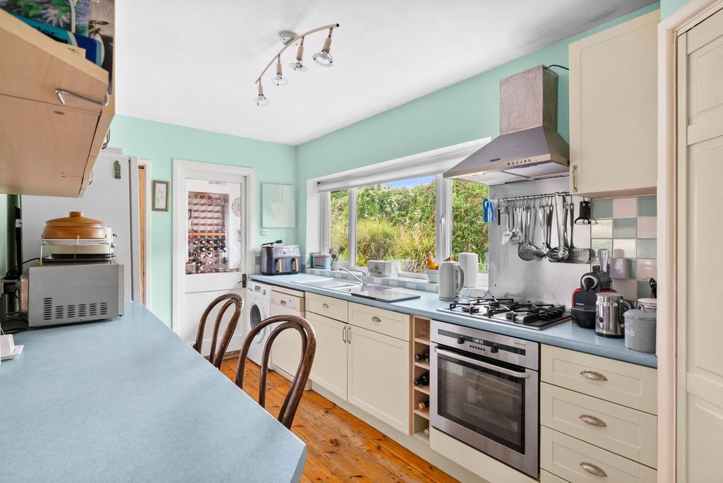 Property photo 3 of 21