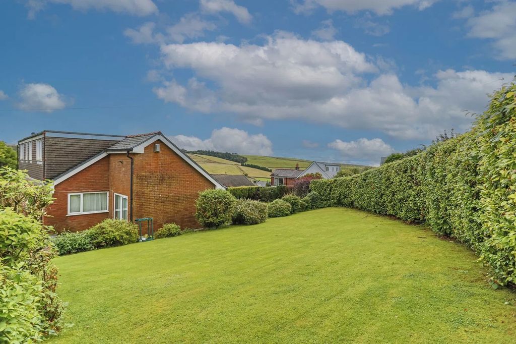 Property photo 2 of 39