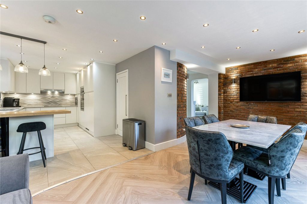 Property photo 3 of 15 Dining/Kitchen