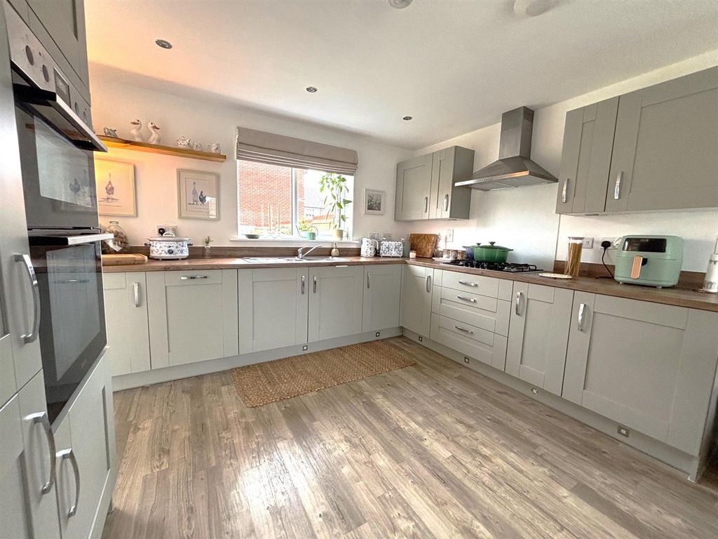 Property photo 3 of 13 8.Jpg