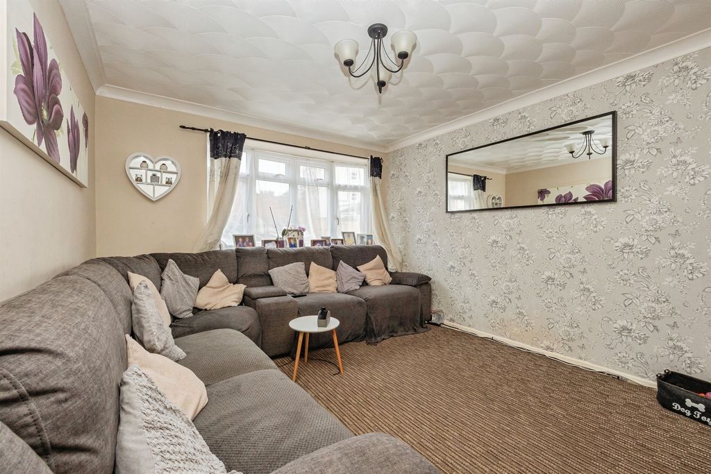 Property photo 3 of 20