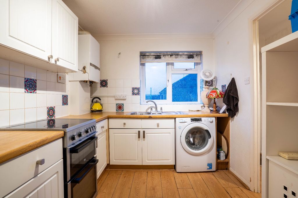 Property photo 3 of 11 4698376