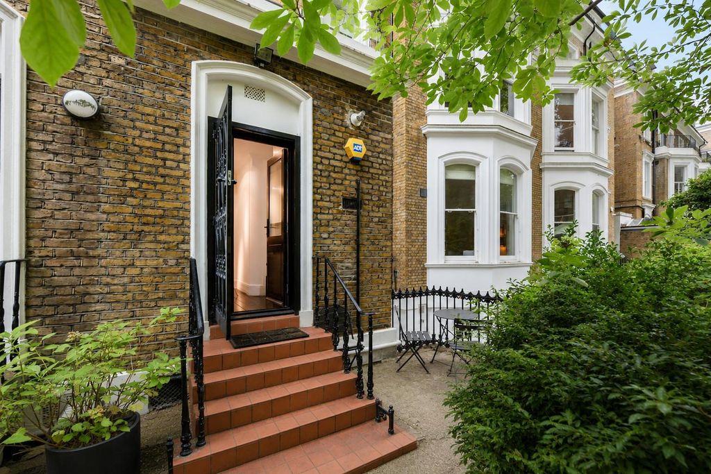 Property photo 3 of 14 Outside Area Direct Access To Communal Gardens.Jpe