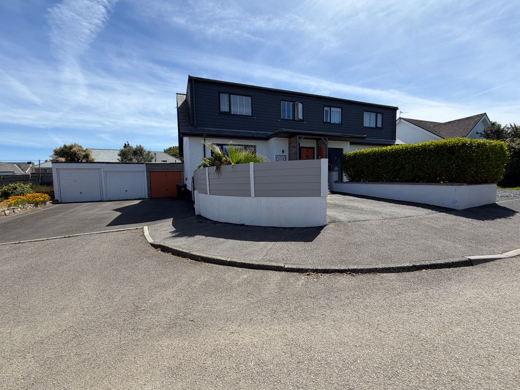 Property photo 1 of 3 Front