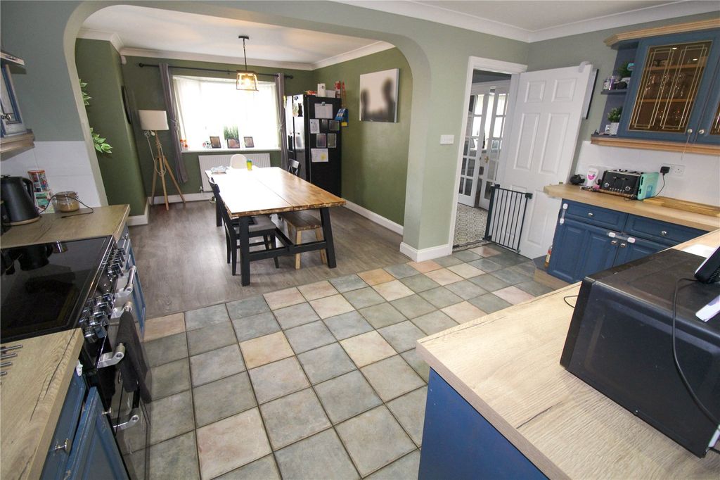 Property photo 2 of 21 Picture No. 16