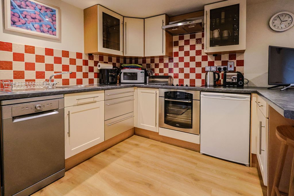 Property photo 3 of 11 Photo 2