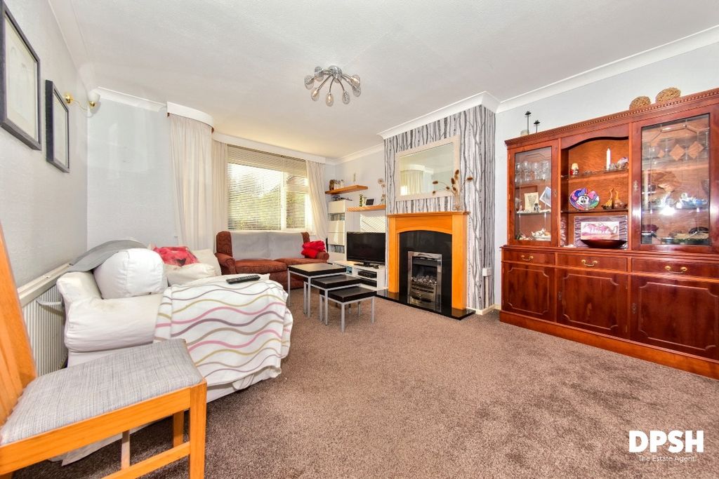 Property photo 2 of 28