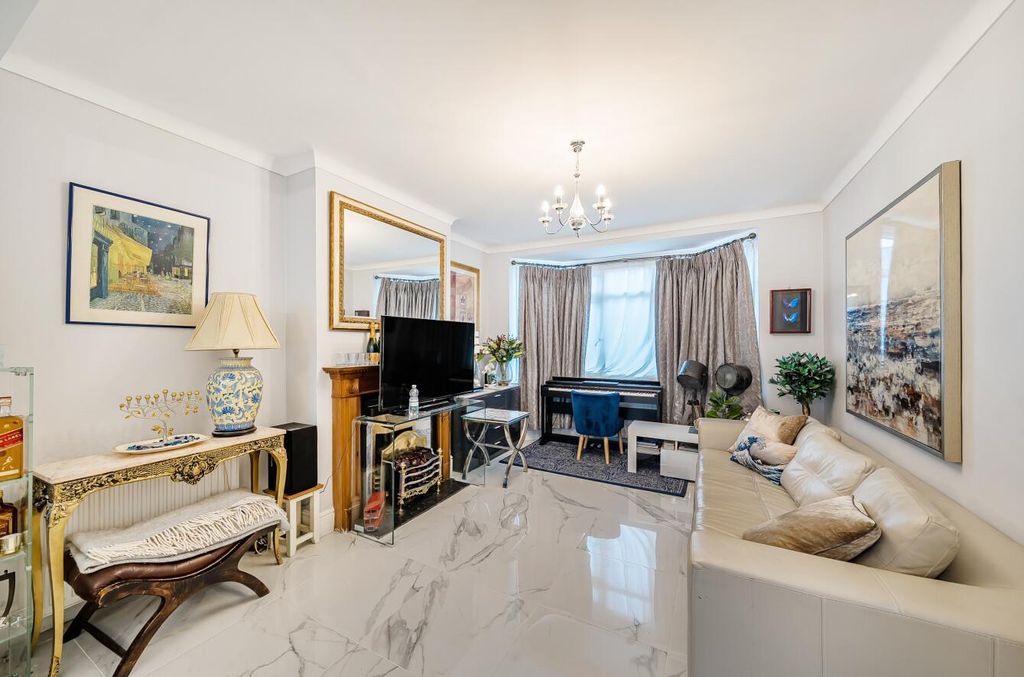 Property photo 2 of 18 Davidson Frost-Wellings, Dfw, Bullhead Road, Wd6,