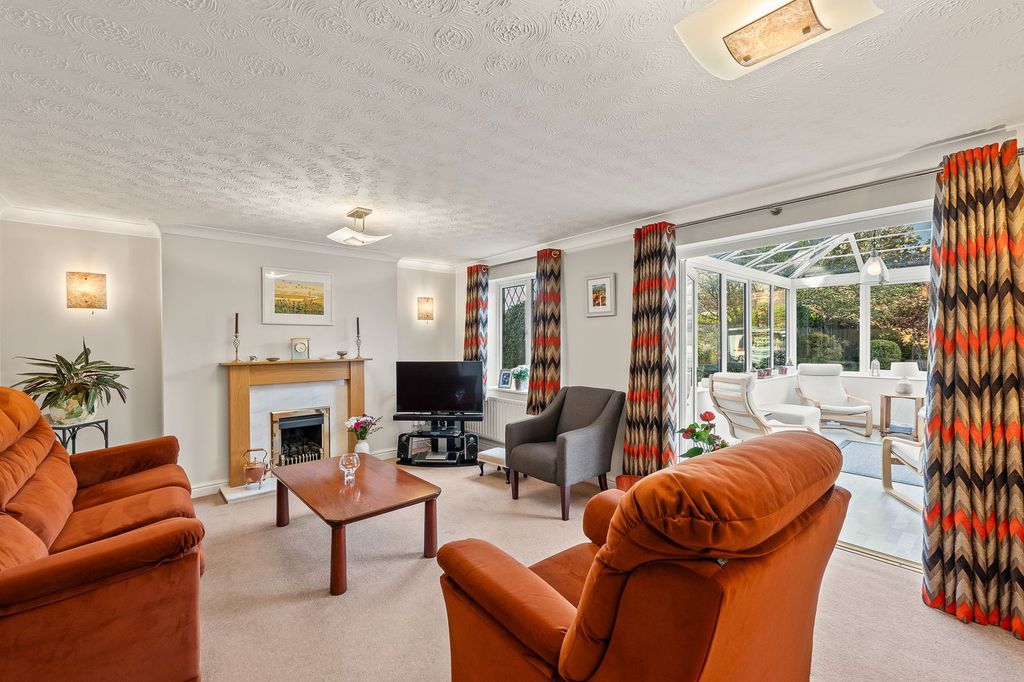 Property photo 3 of 44