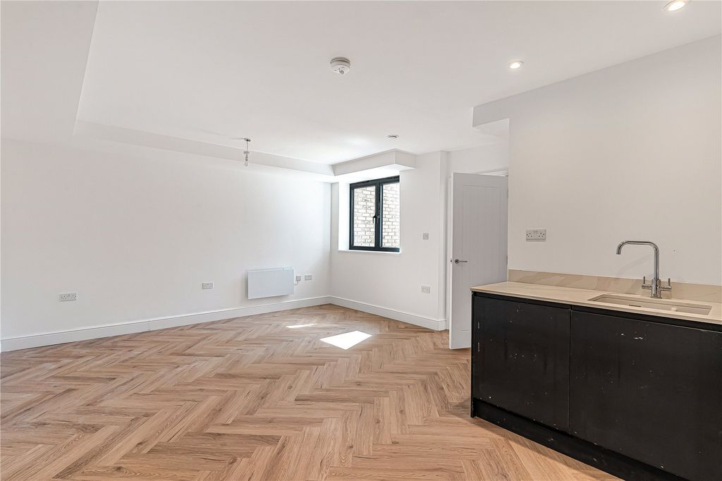 Property photo 1 of 25 Kitchen/Dining