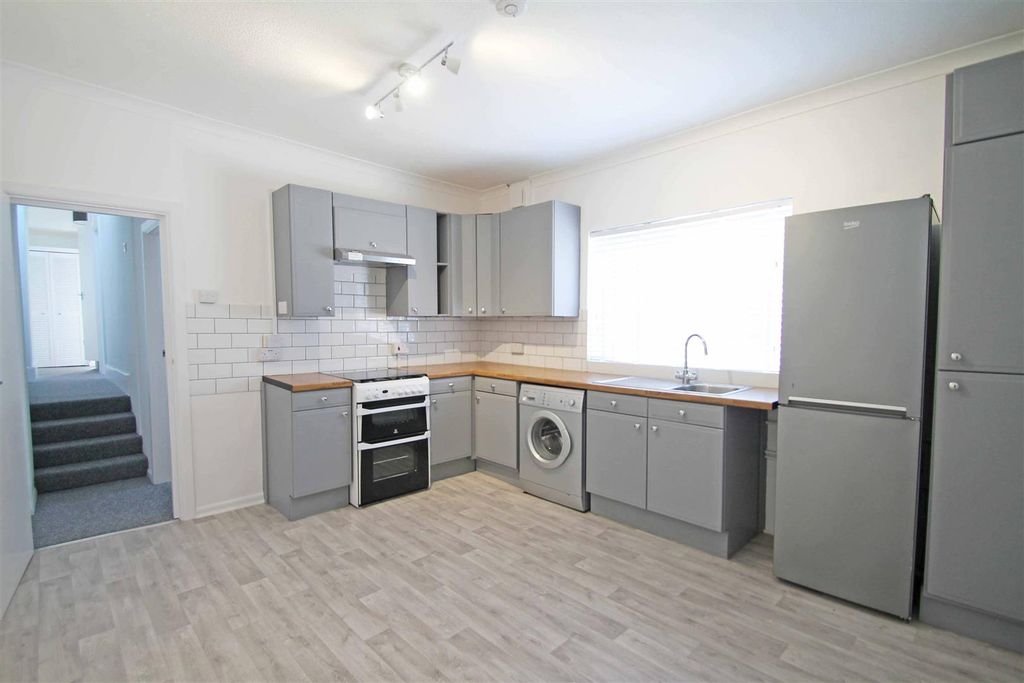 Property photo 2 of 18 Kitchen