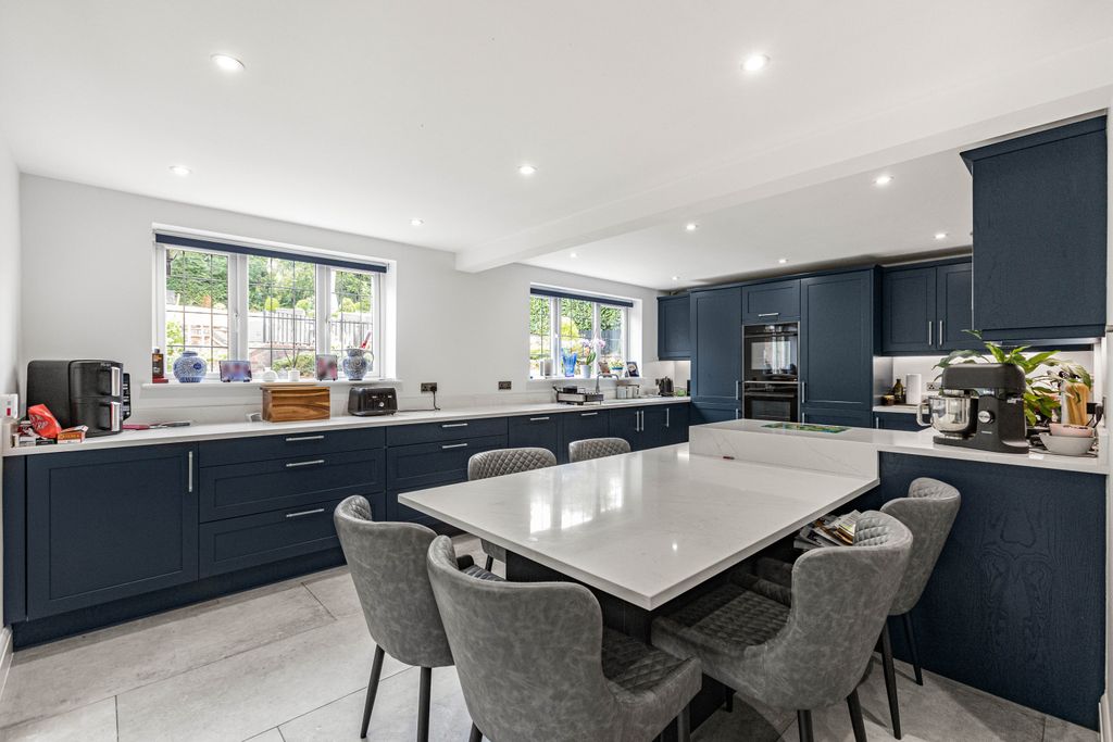Property photo 3 of 22 Kitchen Breakfast Room