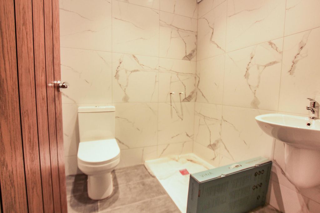 Property photo 3 of 12 WC