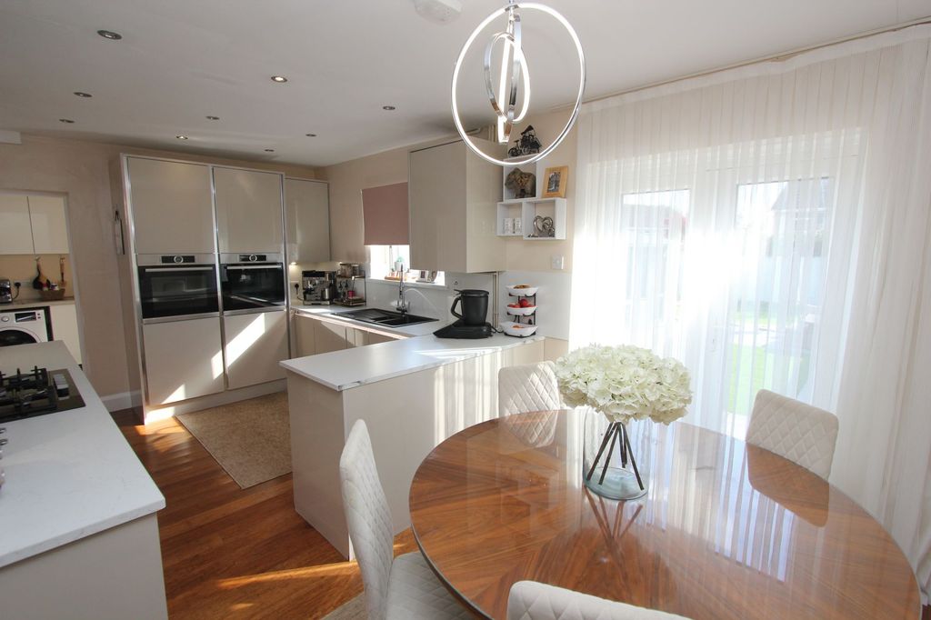 Property photo 3 of 29