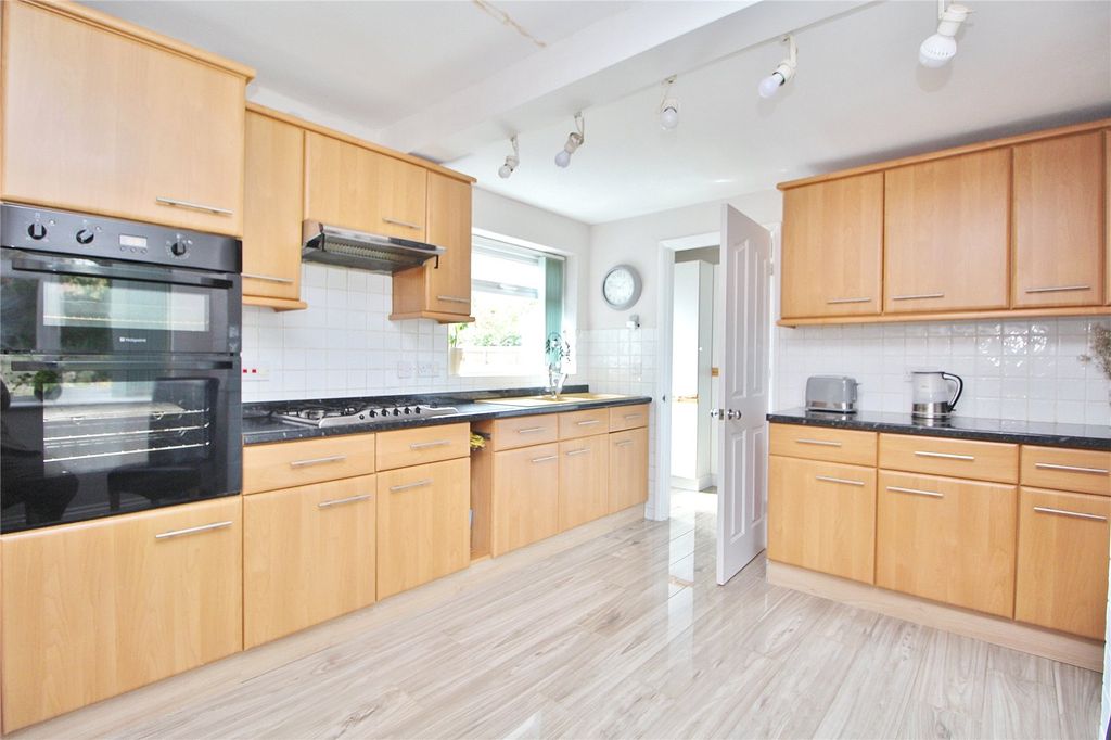 Property photo 3 of 16 Kitchen