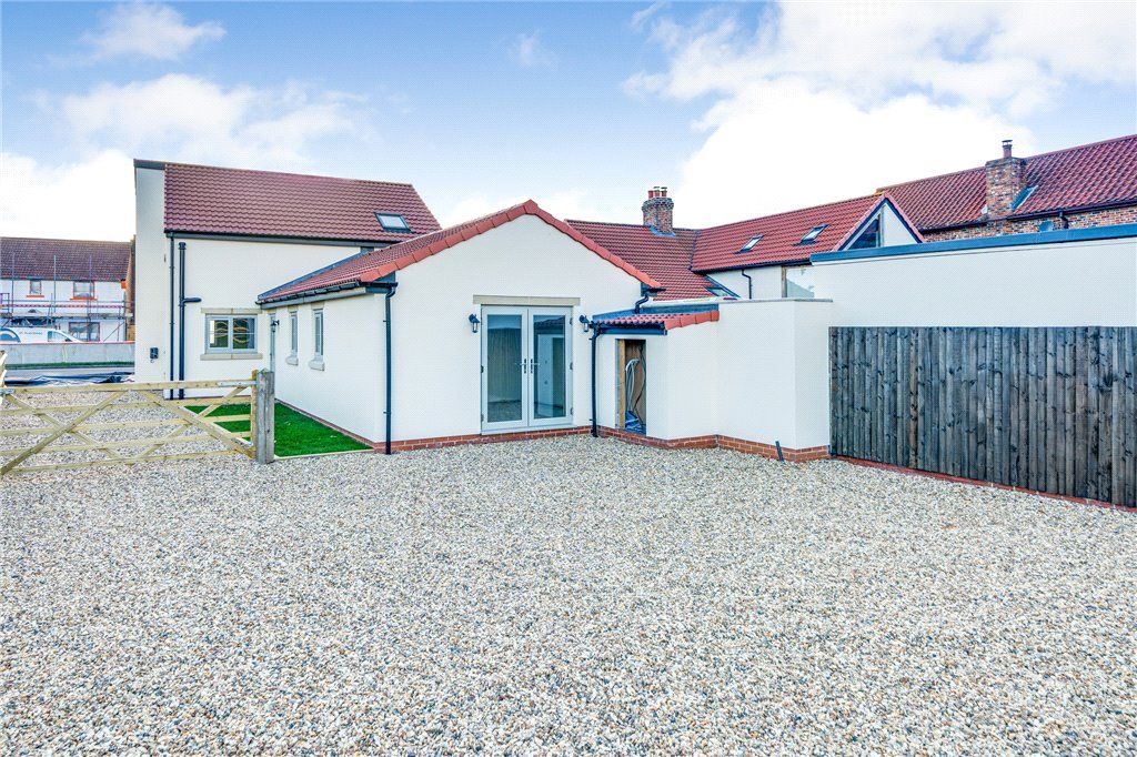 Property photo 2 of 12 Driveway Parking