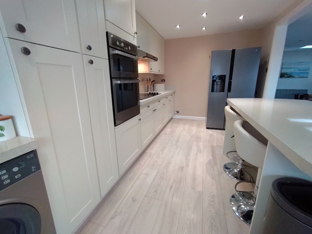 Property photo 3 of 25