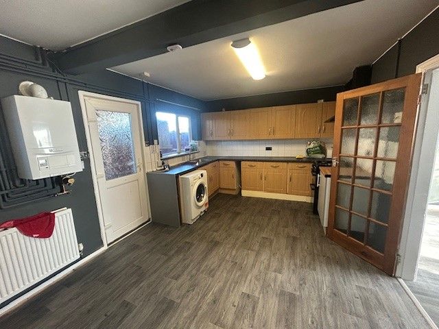 Property photo 2 of 6 Kitchen