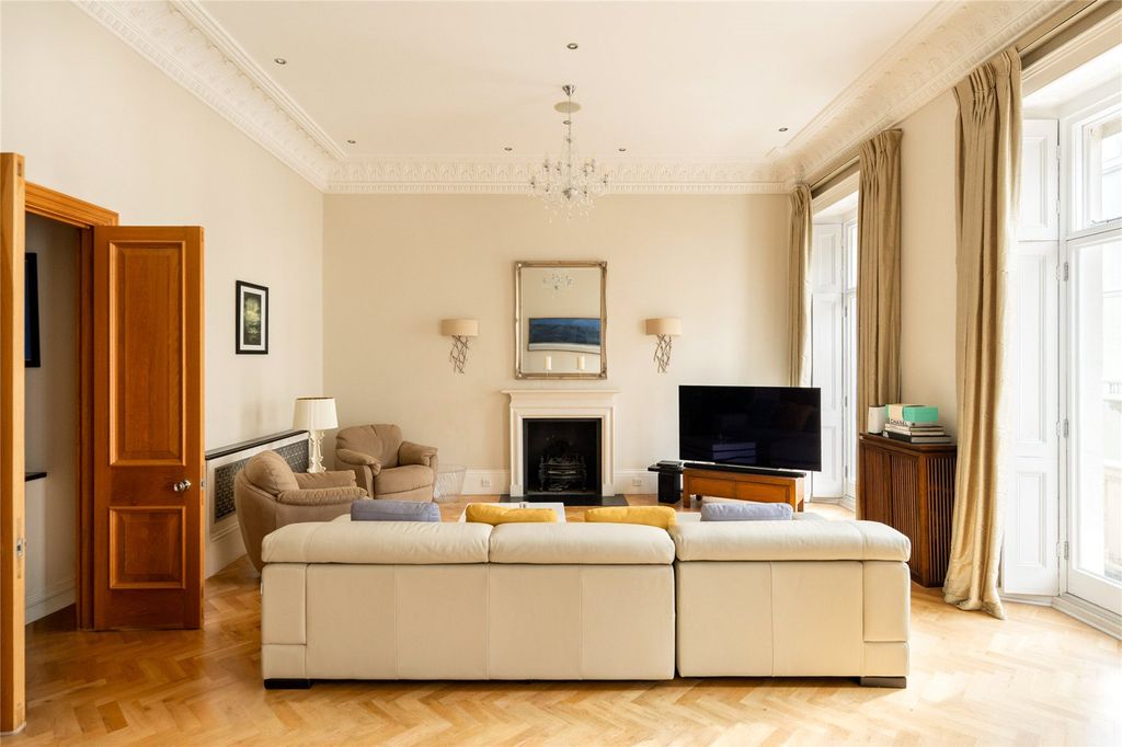Property photo 1 of 8 Reception