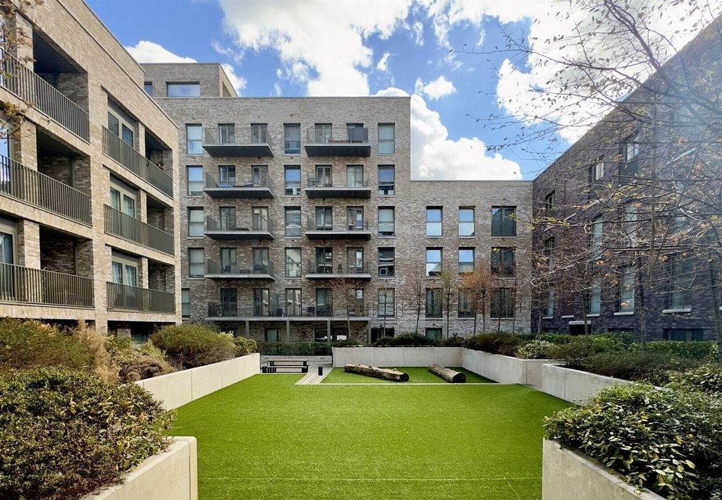 Property photo 2 of 8 Court Yard 3.Jpg