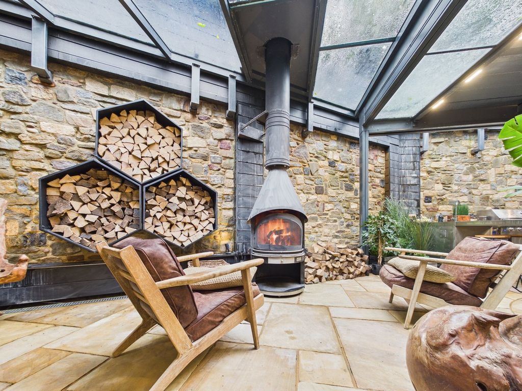 Property photo 3 of 33