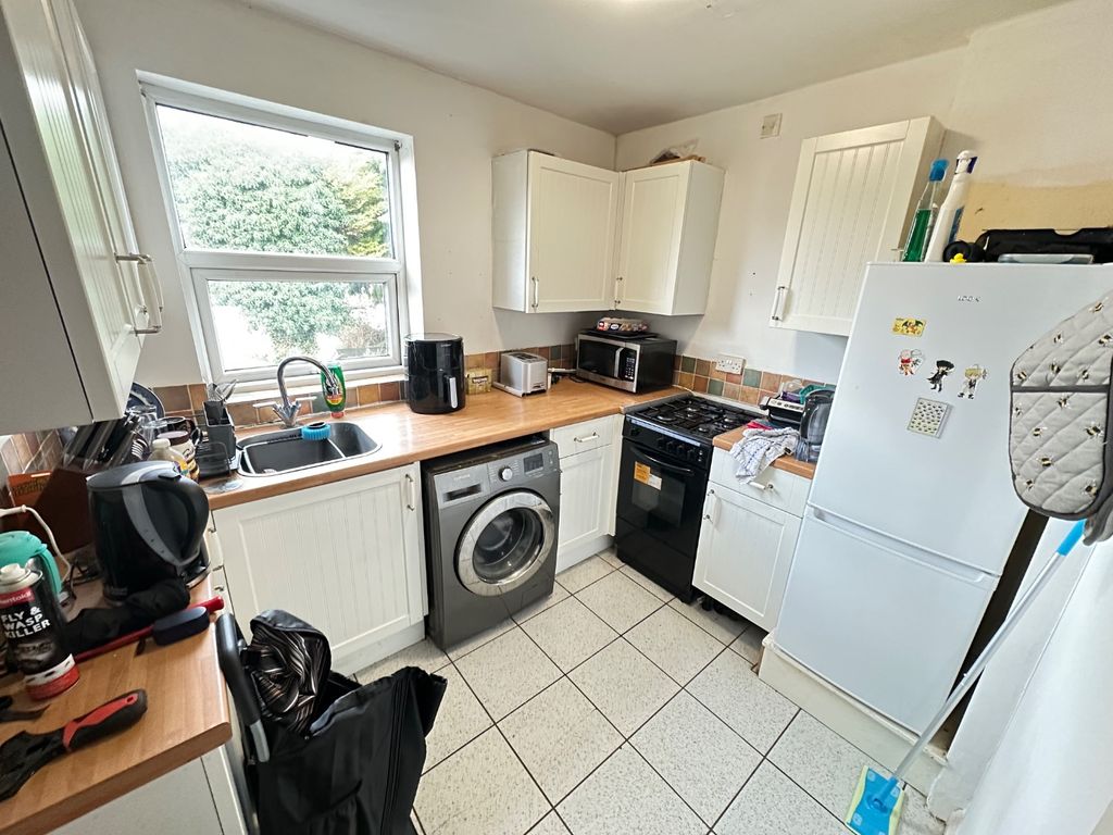 Property photo 3 of 7 4932532