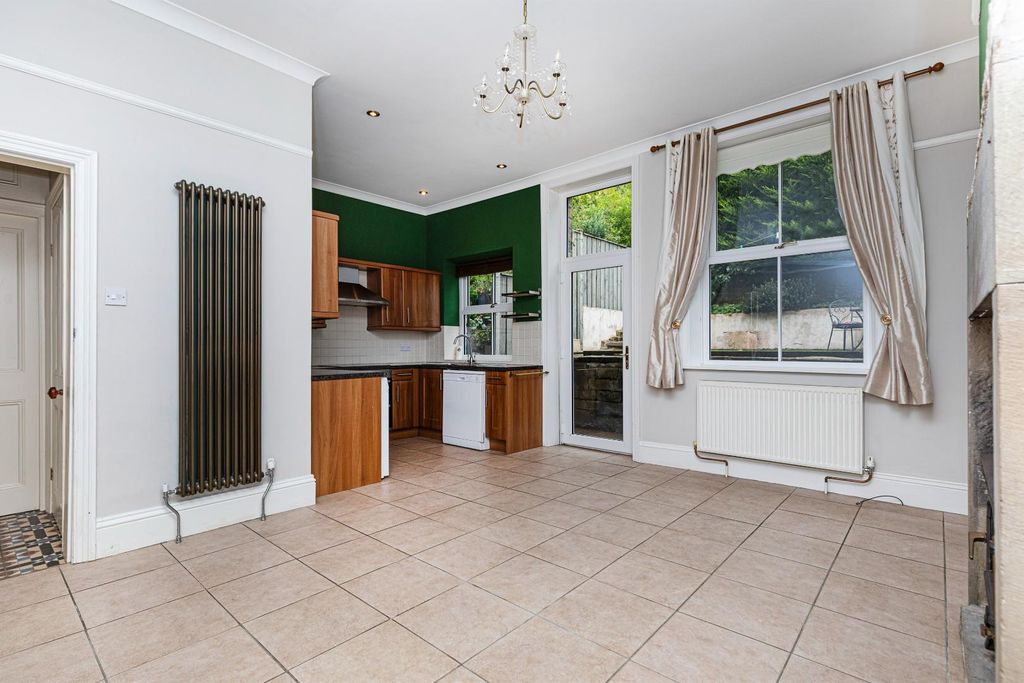 Property photo 2 of 33 Kitchen Diner