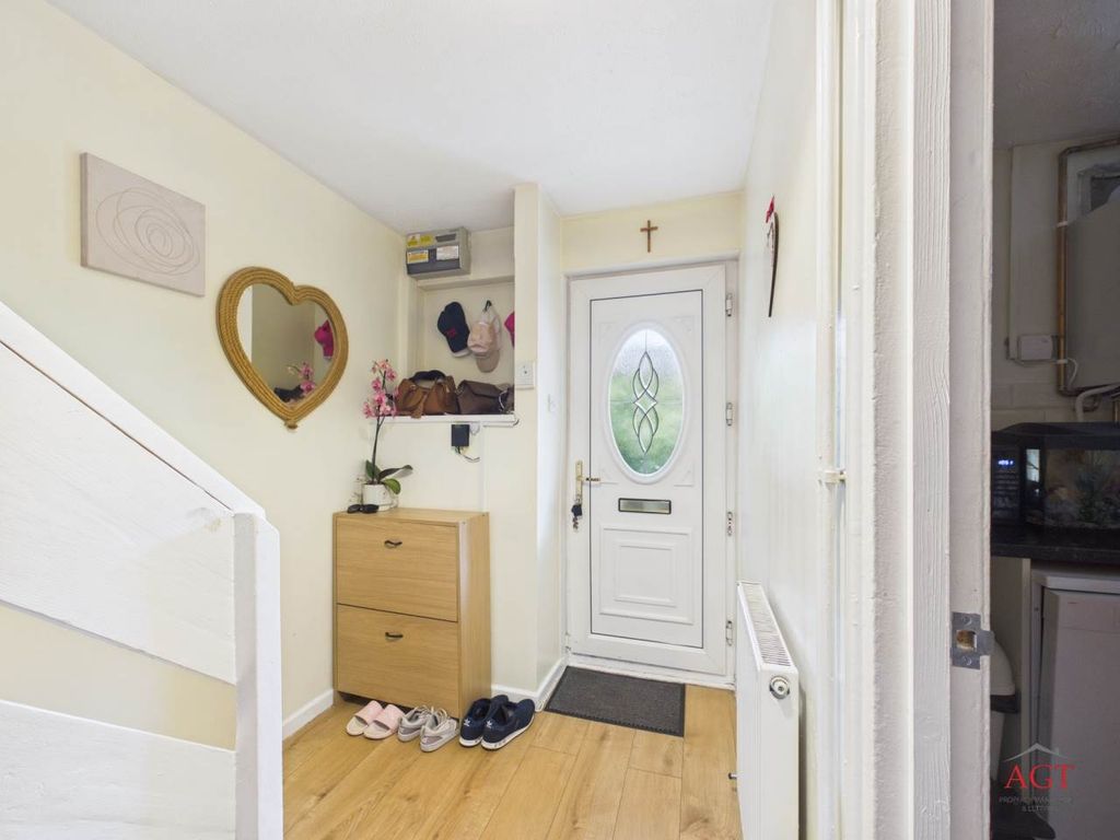 Property photo 2 of 13 Entrance Hall
