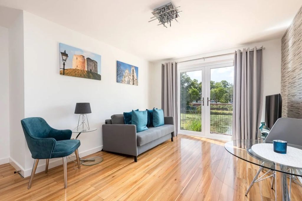 Property photo 2 of 7 Living Room