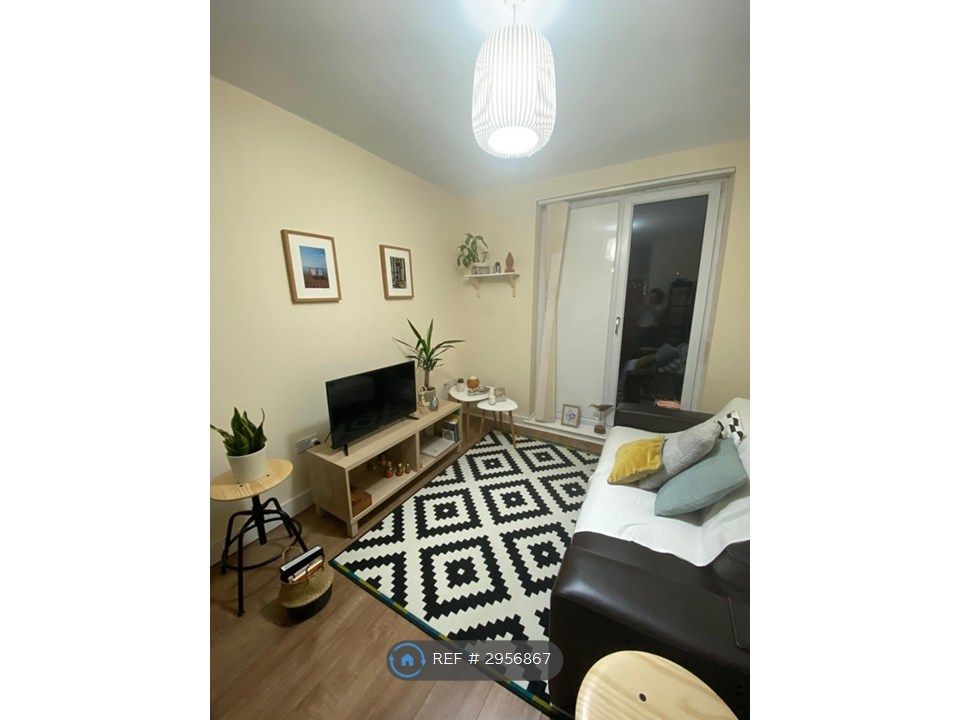 Property photo 1 of 13 Open Lounge Area
