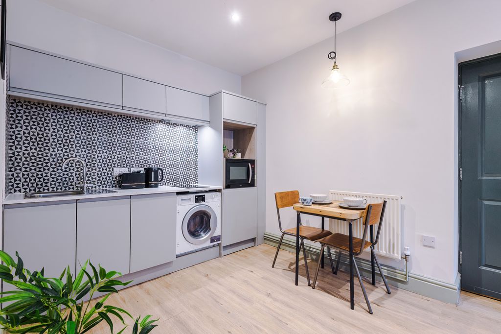 Property photo 2 of 9 Photo 1