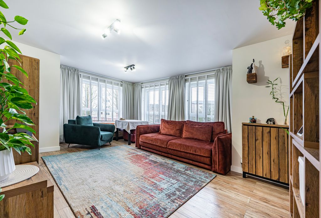 Property photo 2 of 28