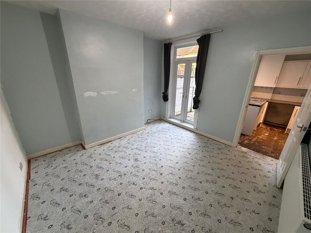 Property photo 3 of 8 Picture No. 21