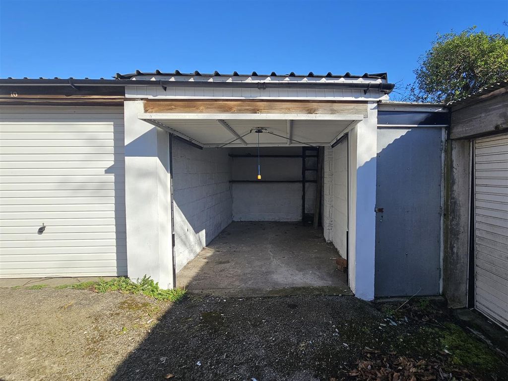 Property photo 2 of 12 2 - Garage Kensington Road.Jpg