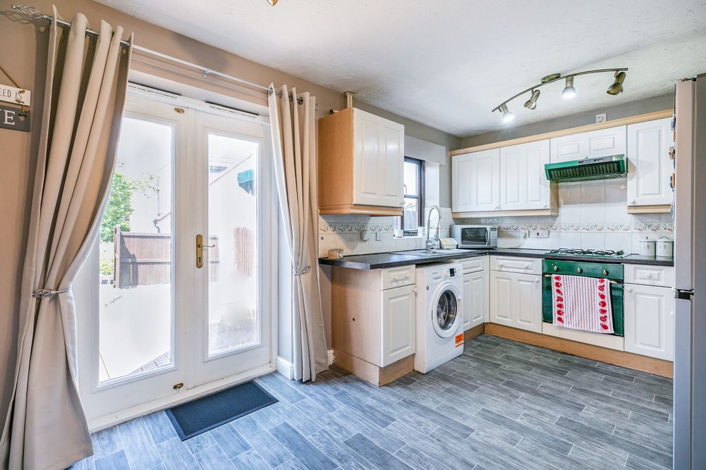 3 bed detached house for saleNethercroft, Barnsley S75 photo 4