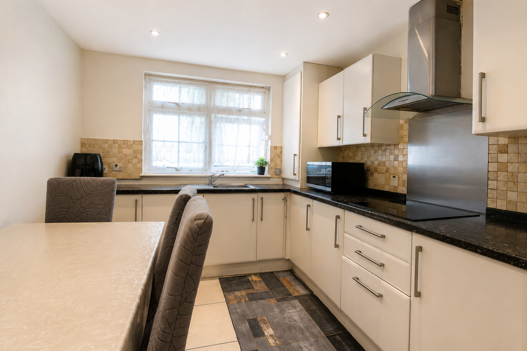 Property photo 3 of 14 Kitchen
