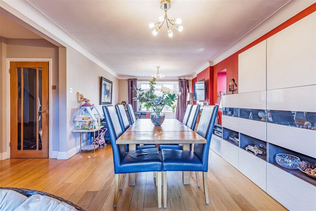 Property photo 2 of 37 Aldeburgh Dale (7).Jpg