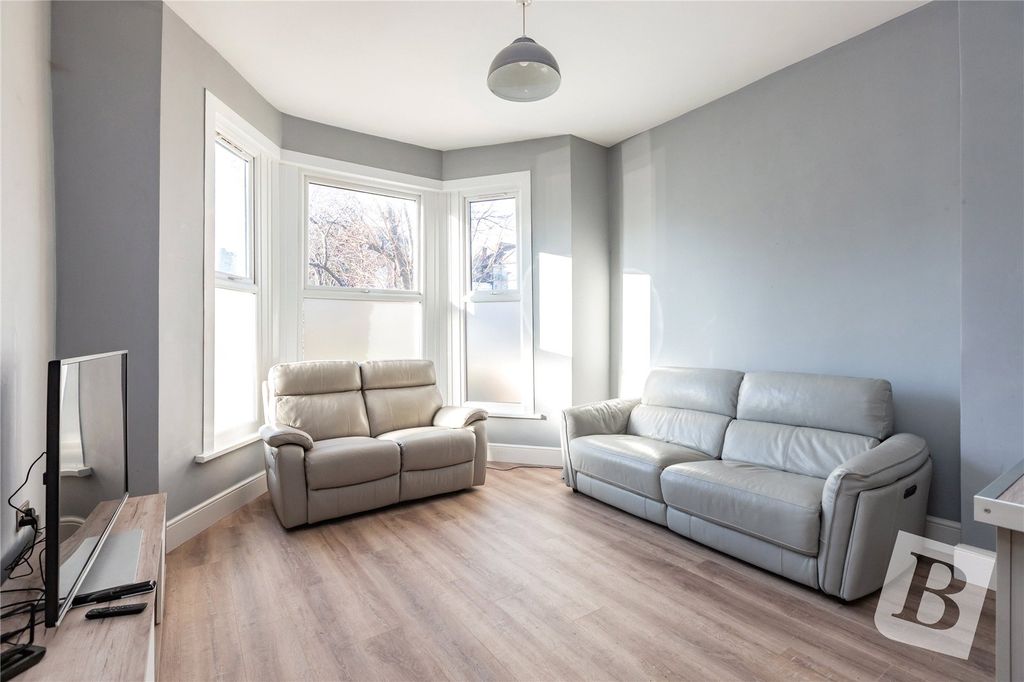 Property photo 1 of 19 Lounge