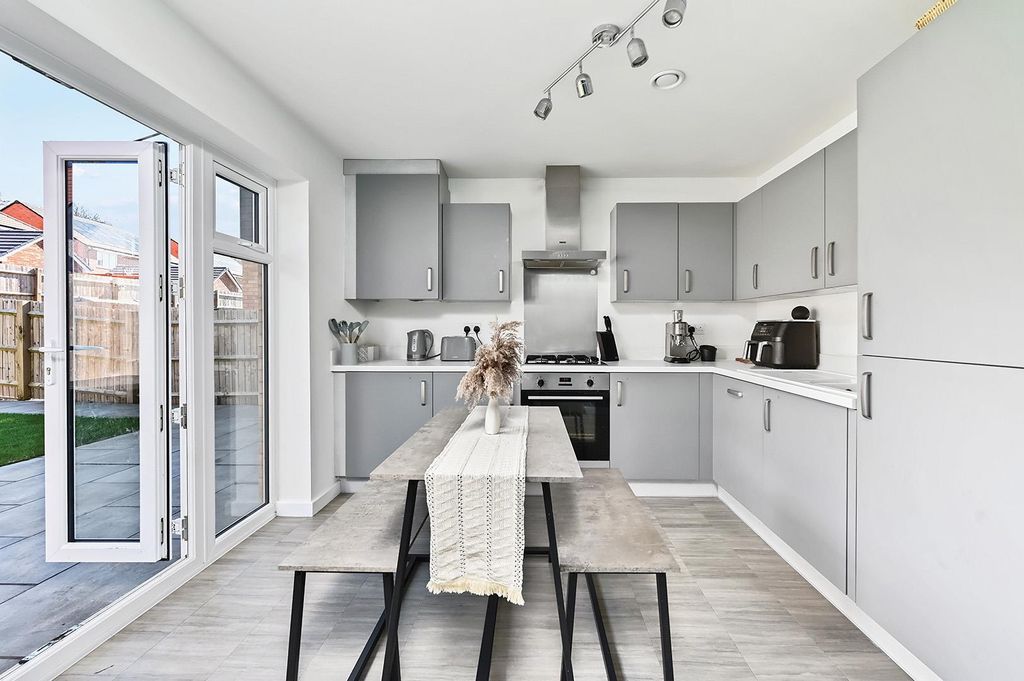 Property photo 3 of 12 Kitchen