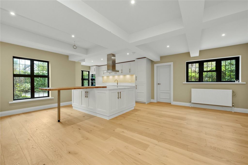 Property photo 2 of 17 Picture No. 24
