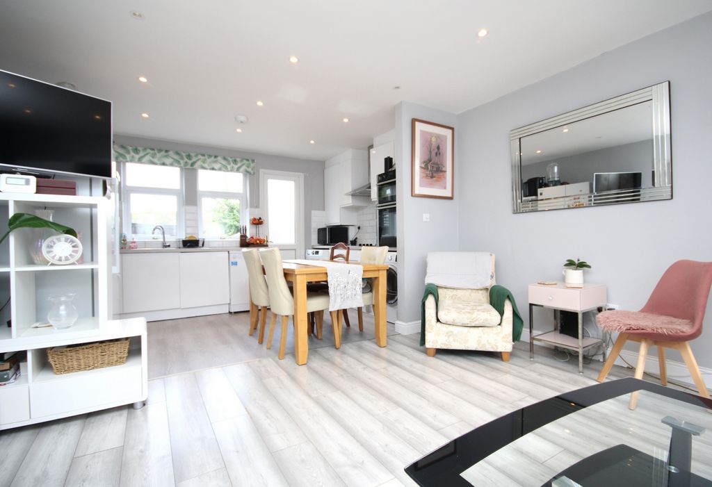 Property photo 3 of 14 Reception