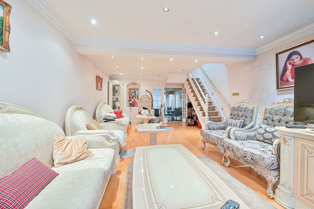 Property photo 3 of 11