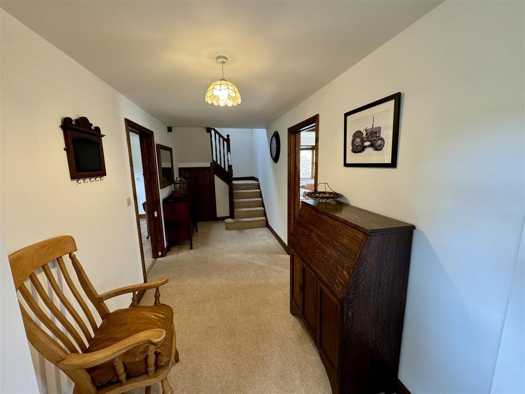 Property photo 3 of 26 Entrance Hallyway