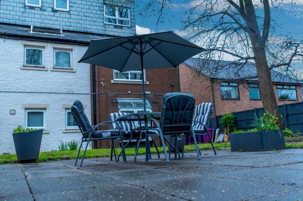 Property photo 2 of 33