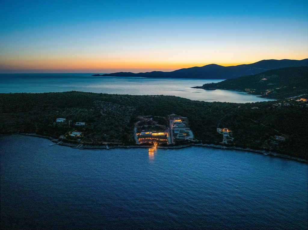 Property photo 1 of 33