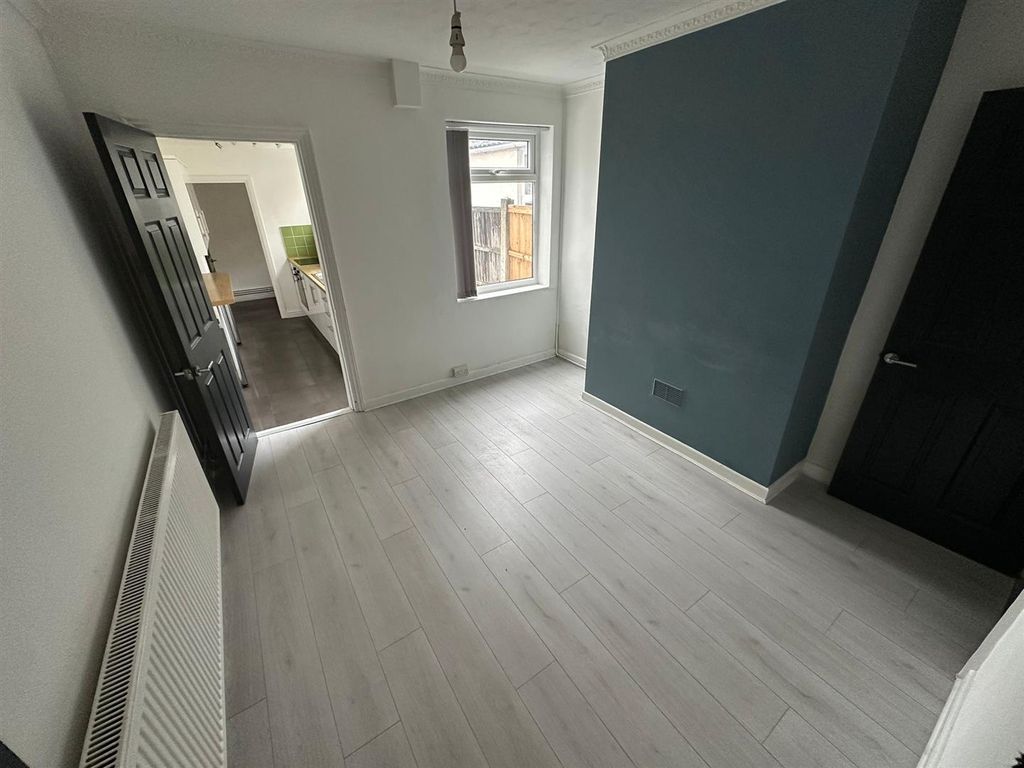 Property photo 2 of 14 24523d94-90d4-4752-Af6E-B077626Ffb61.Jpg