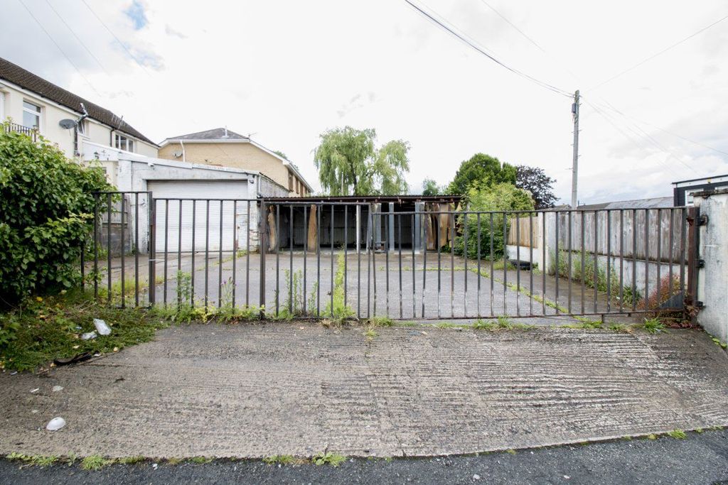 Property photo 1 of 6