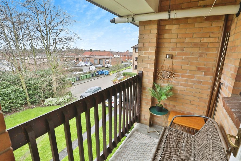 Property photo 2 of 17