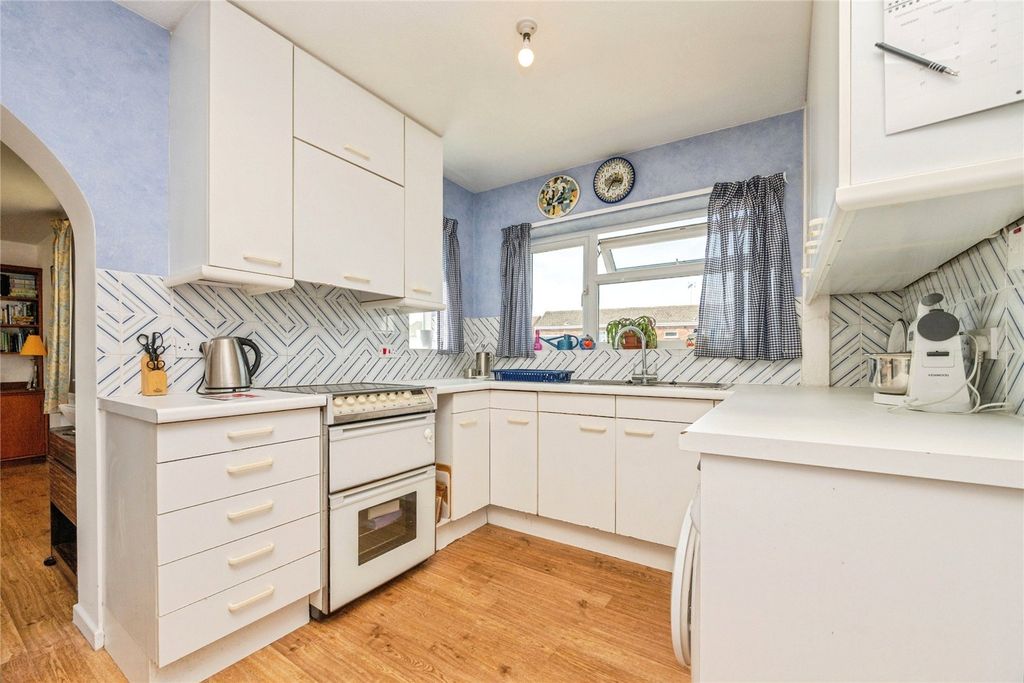 Property photo 3 of 16 Kitchen