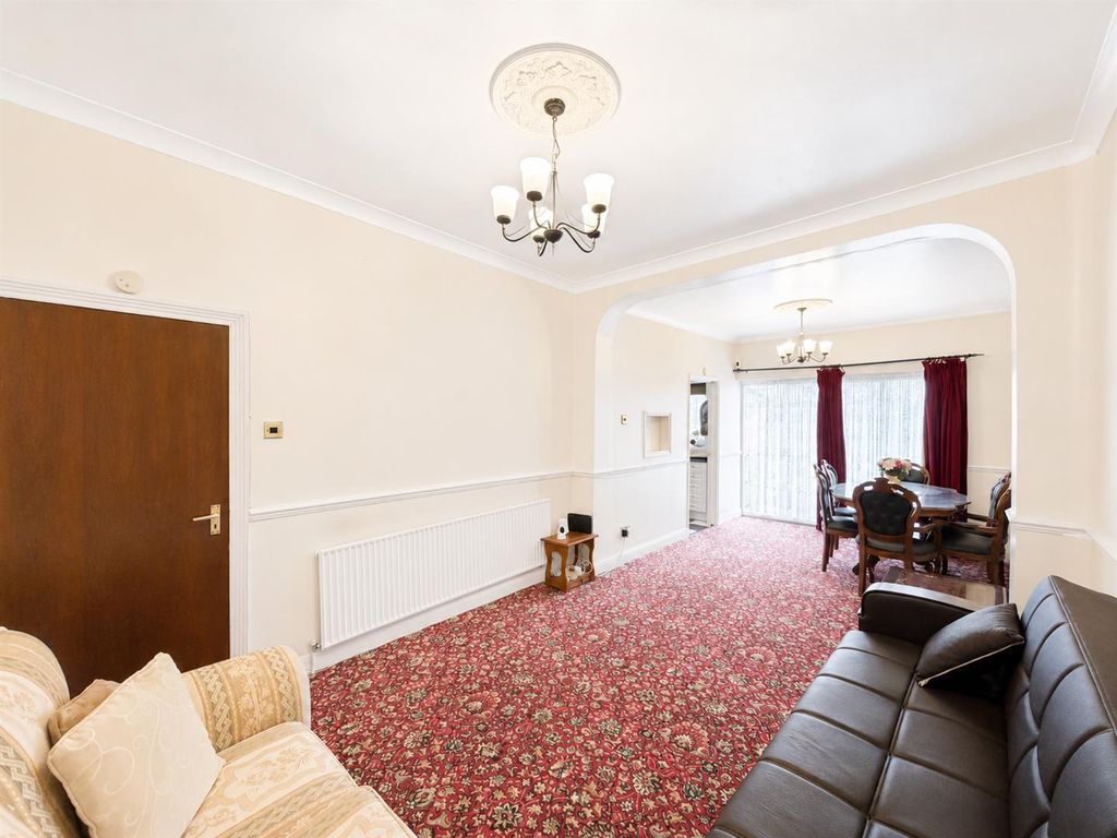 Property photo 2 of 13 Through Lounge